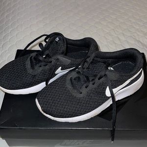 Black and white nike 3y